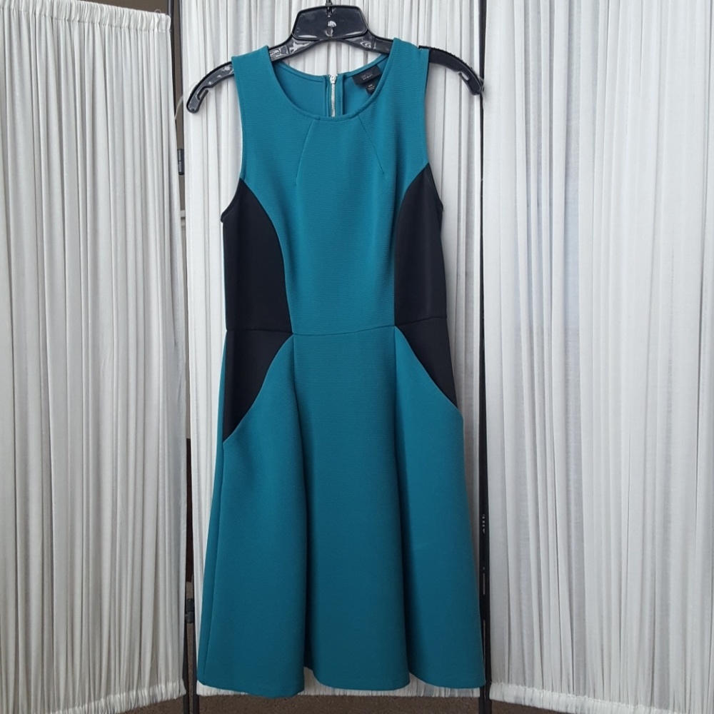 Knee-length dress